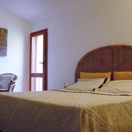 Sìnnai Via Dei Gerani B&B الغرفة الصورة