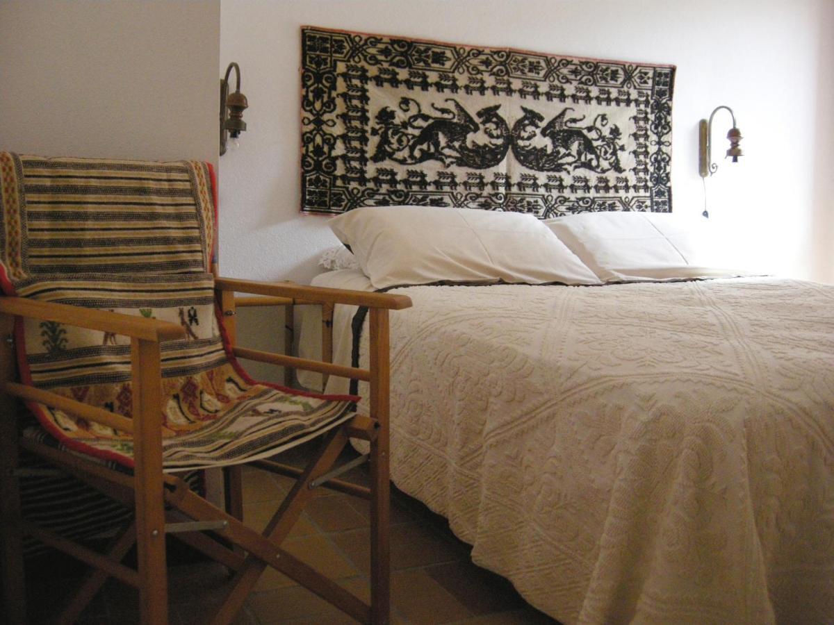 Sìnnai Via Dei Gerani B&B الغرفة الصورة
