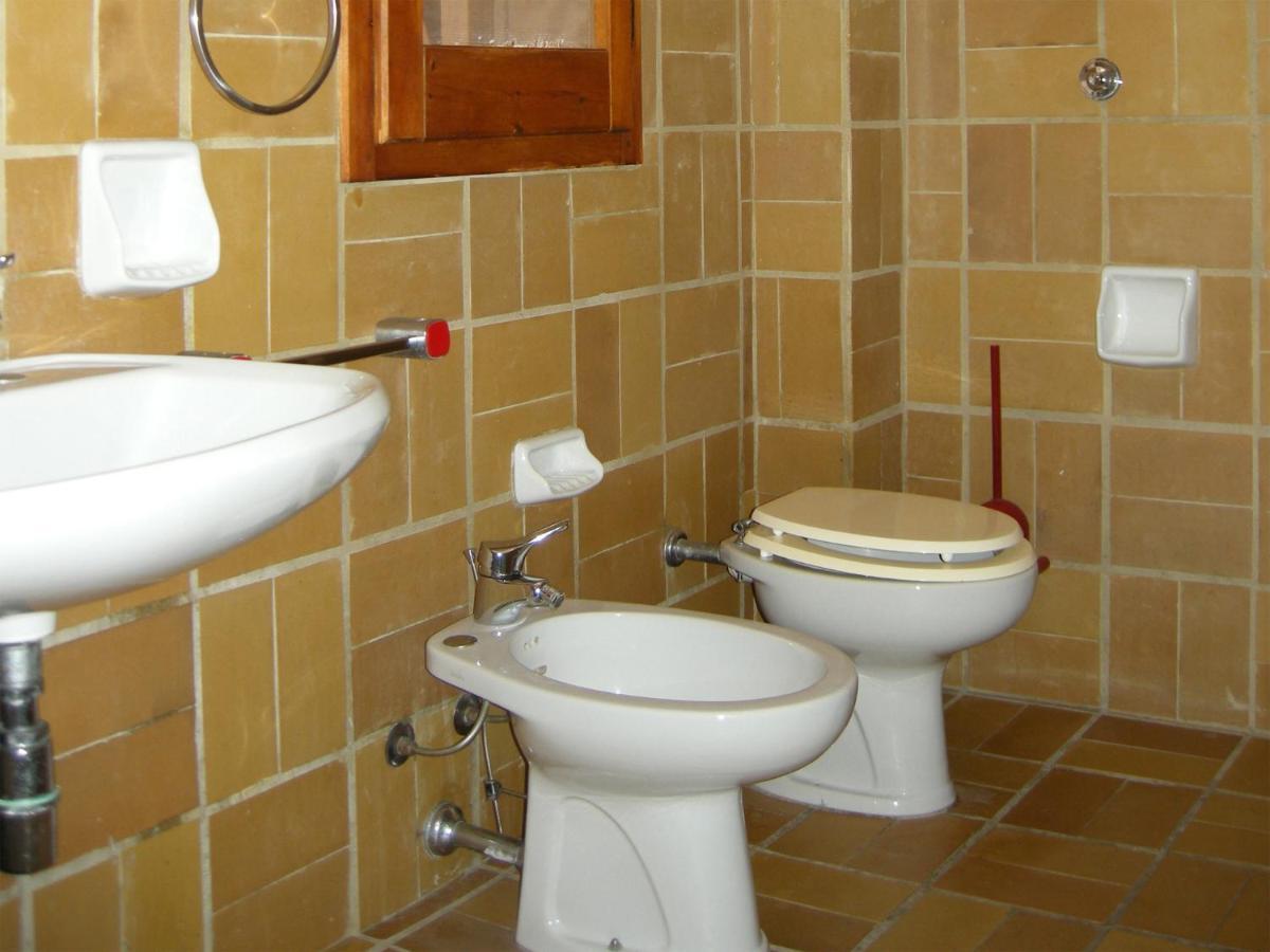 Sìnnai Via Dei Gerani B&B الغرفة الصورة