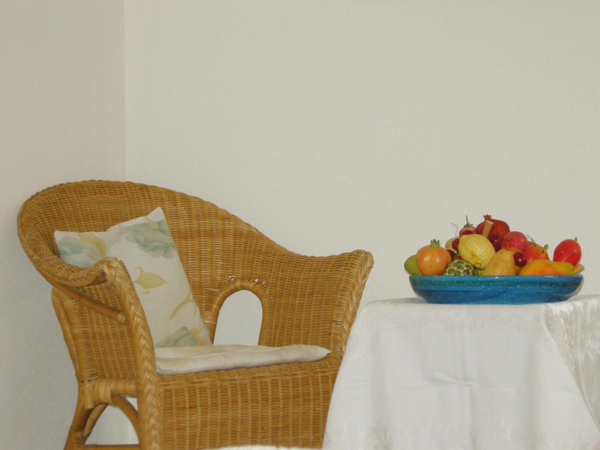 Sìnnai Via Dei Gerani B&B الغرفة الصورة