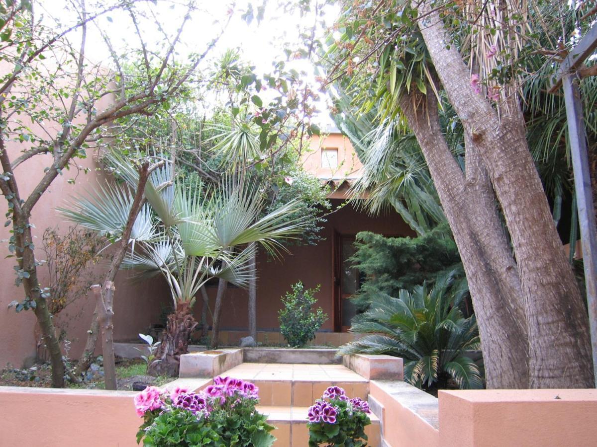 Sìnnai Via Dei Gerani B&B الغرفة الصورة