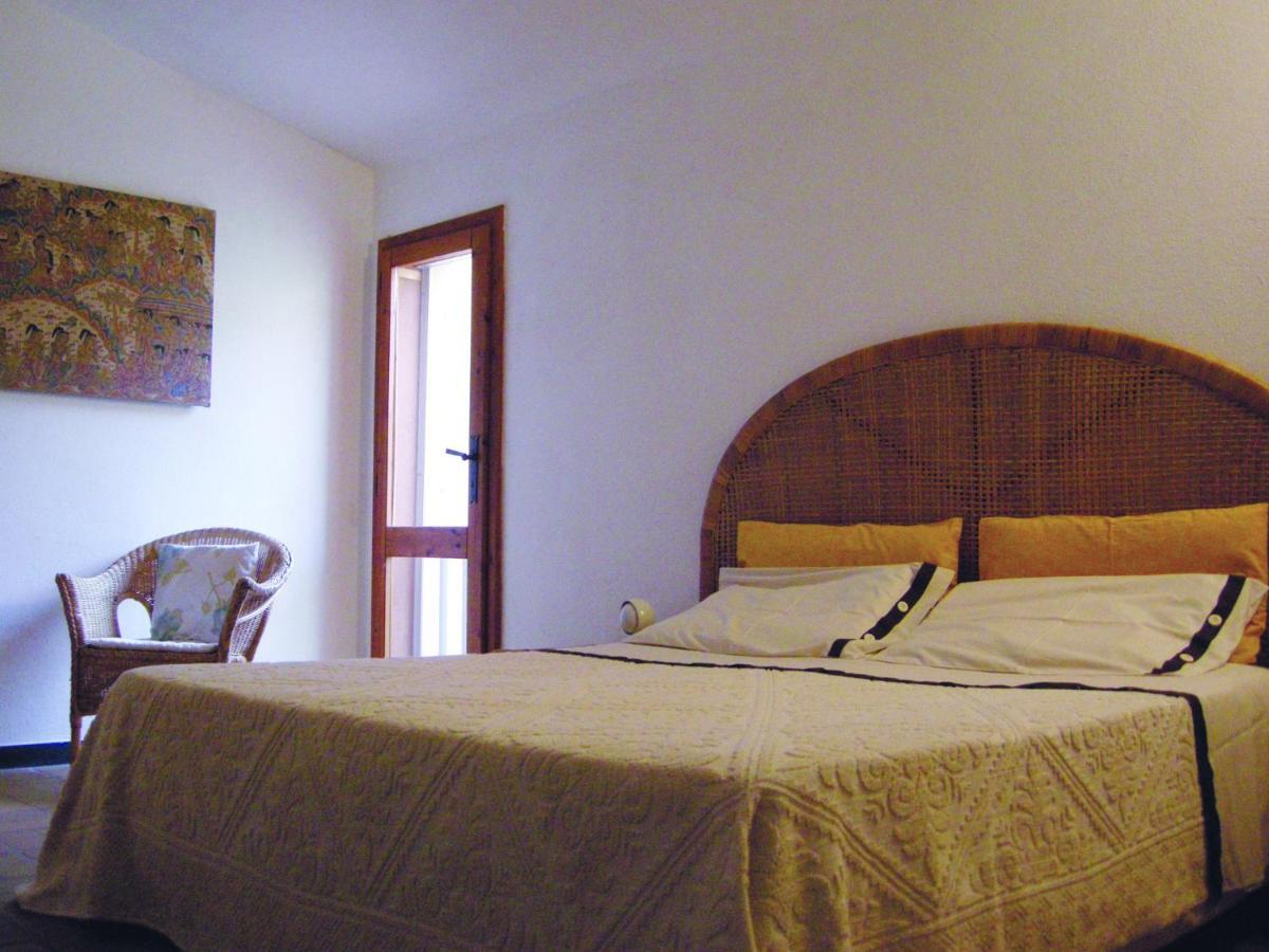 Sìnnai Via Dei Gerani B&B الغرفة الصورة