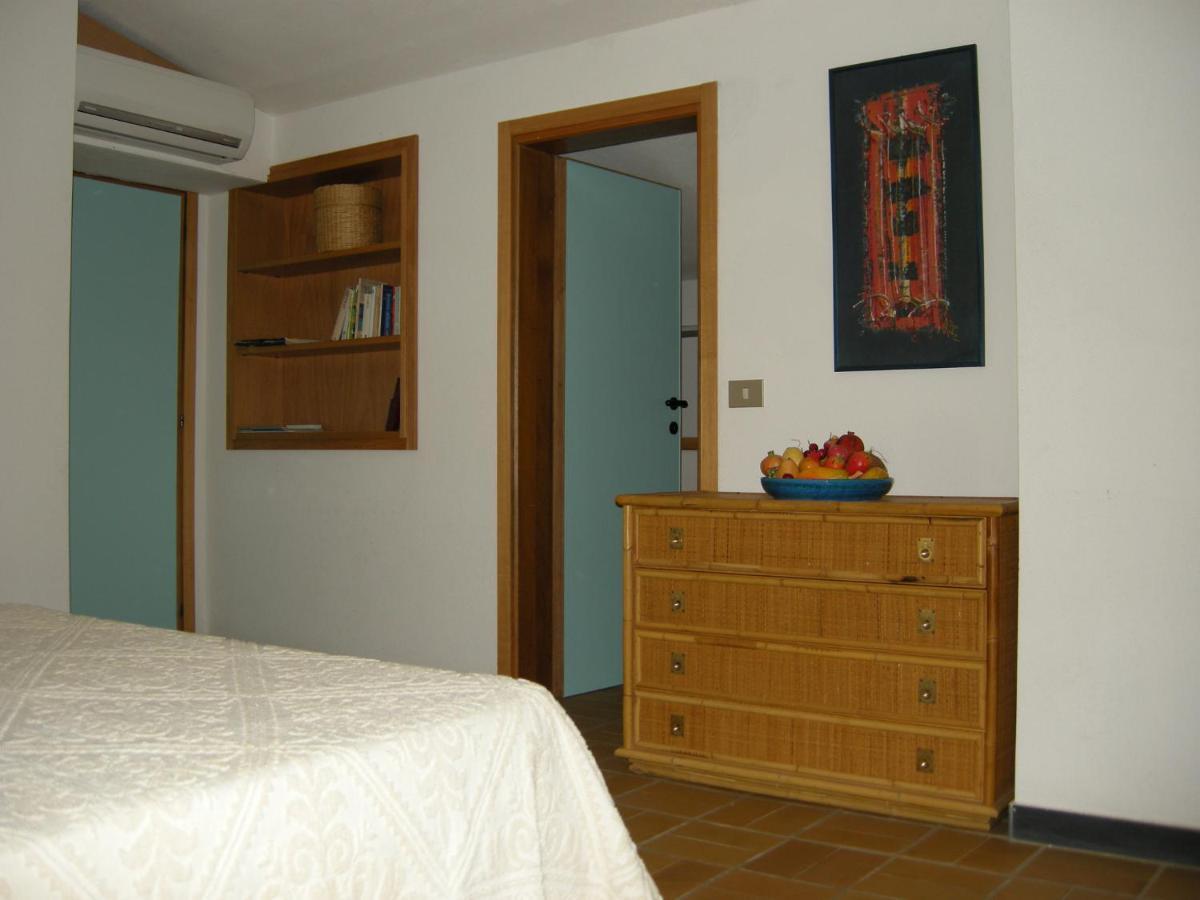Sìnnai Via Dei Gerani B&B الغرفة الصورة